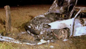 Kamaráti nechali vodiča (33) napospas plameňom