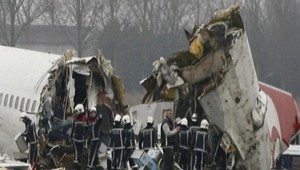 Za pád lietadla z roku 2009 môže porucha a piloti