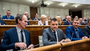 Poslanci okolo Tarabu chcú iniciovať mimoriadnu schôdzu k hypotékam