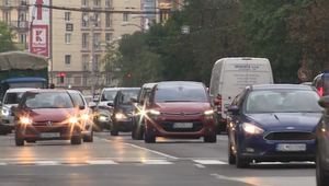 Môže vodič odbočiť cez plnú čiaru? Výnimka už podľa polície neplatí