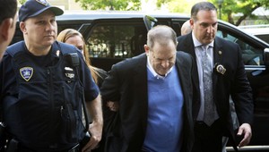 Chlípneho filmového producenta obžalovali, vzdal sa polícii