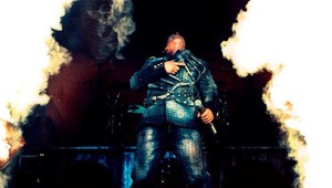 Spevák kapely Rammstein leží v kritickom stave na JIS! Má koronavírus!