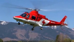 Popálenú ženu previezli do nemocnice. Zranenia naznačujú, že ju niekto polial horľavinou a zapálil