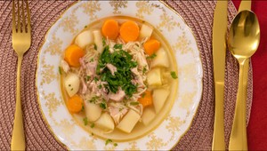 Bažantí vývar s domácimi rezancami