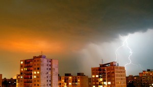 Extrém počasia, východ v noci ničili búrky!