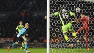 VIDEO. Brankár Schmeichel dal gól na 1:1! Medzi strelcami ale nefiguruje...