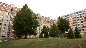 Tragédia na Dlhých dieloch. Vo vchode do paneláku našli telo mladej ženy