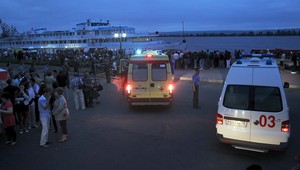 Na preťaženej lodi zahynulo 110 turistov, vrátane detí