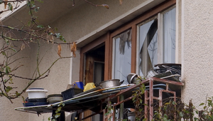 Smutný príbeh v meste. Ochrancu túlavých psov našli bez známok života, obkoleseného jeho štvornohými zverencami