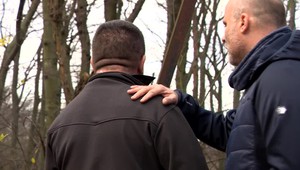 Norberta prepadli počas spánku v kabíne nákladiaka, zbili ho a v bezvedomí odhodili do kríkov. Poisťovňa mu úraz odmieta uznať