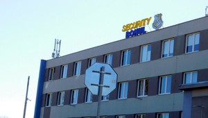 #AllForJan: Kto chce získať zákazku za 12 miliónov, musí mať certifikát od firmy blízkej Bonulu