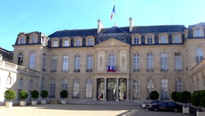 Hollande a Merkel v Elyzejskom paláci, trvajú na dodržaní minských dohôd