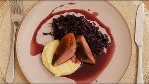 Chrumkavé kačacie prsia s omáčkou z červeného vína