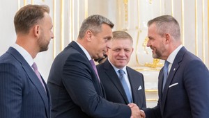 Prezident hostil lídrov koalície. Pripravuje aj stretnutie s opozíciou