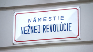 Výročie Nežnej revolúcie: Niektoré školy a firmy napriek zrušenému voľnu zatvoria