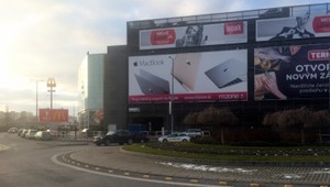 Tragédia v Bratislave. Chlapec zomrel po páde zo strechy nákupného centra