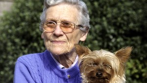 Dôchodkyňa bojovala ako o život! Zlodejka chcela psa a šperky