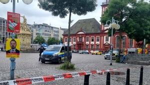 Vandal pobodal politika, keď ho chcel zastaviť pri ničení plagátov