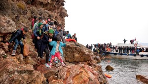 V Egejskom mori zomreli tri deti a žena, Maďarsko zablokovalo hranicu