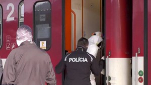 Rýchlik museli núdzovo odstaviť v Banskej Bystrici. Vo vagóne sedel muž, ktorý prišiel z Rakúska