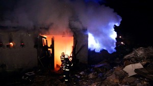 V Ľubietovej zhorela stolárska hala, škoda je stotisíc eur