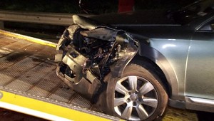 Pre haváriu rodiny s dvoma deťmi, ktorá sa vracala z dovolenky, museli uzavrieť hlavný ťah na hranice