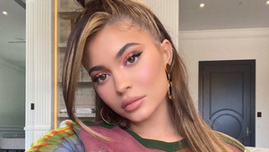 Nie je miliardárka?! Za snahu dostať sa medzi najbohatších hrozí Kardashianke basa!