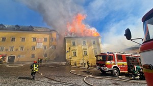 VIDEO: Požiar v B. Štiavnici sa podarilo zlikvidovať