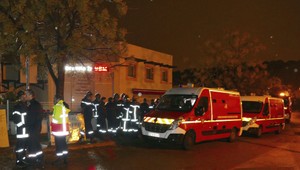 Ozbrojenec vtrhol do domova pre seniorov, jeden mŕtvy