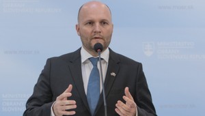 ONLINE: Pomocou Ukrajine odmietame ustupovať agresorovi, uviedol minister Naď