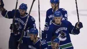 Vancouver získal Prezidentskú trofej, D. Sedin stovkárom
