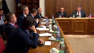 Dokumenty, ktoré označujú Rusko za hrozbu, stiahli z rokovania. Prsty v tom má SNS