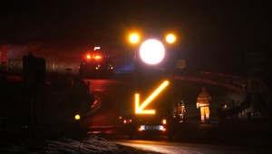 Vodič auta ani po opakových znameniach policajtov nezastavil. Museli použiť služobnú zbraň