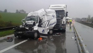 Zrážka áut na D1 smerom na Brno. Diaľnicu uzavreli