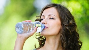 5 top dôvodov, prečo by ste mali piť iba vodu