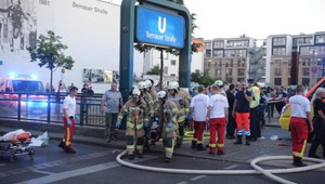 Auto vrazilo do ľudí na stanici metra v Berlíne