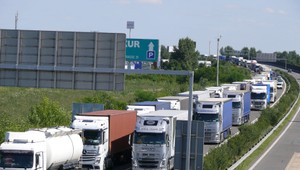 Na moste Lanfranconi sa zrazilo šesť áut. Nehodu už odstránili