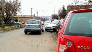 Dôchodcovi sa zasekol plynový pedál, zrazil svoju ženu