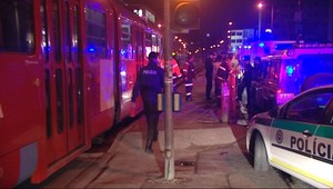 Skočila pod električku! Chcela sa zabiť?