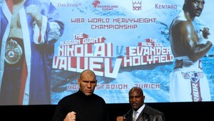 Holyfield je späť. Chce peniaze cez Vaľujeva?