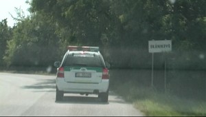 Brutálne dobil manželku, trúfol si aj na policajta!