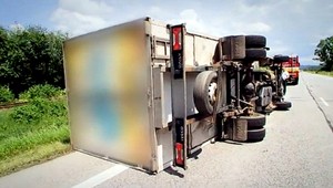 Šofér dostal mikrospánok, video z kabíny ukazuje priebeh nehody