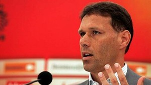 Van Basten rezignoval na trenérsky post v Ajaxe