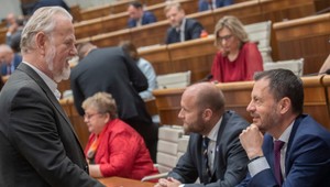 Parlament nevyslovil dôveru Ódorovej vláde. Hlasovalo za ňu iba 34 poslancov