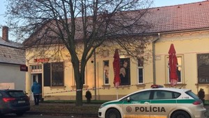 FOTO: Streľba v Hurbanove. Dvaja ľudia prišli o život