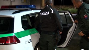 Suseda napadol tyčou a vláčil ho za autom. Brutálnu vraždu zhodnotili odborníci a aj susedia