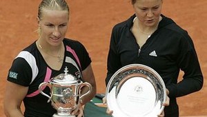 Druhý grandslam pre Kuznecovovú, Safinová skončila v Paríži dvojchybou