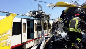 Čelná zrážka vlakov v Taliansku má 27 obetí, desiatky ľudí utrpeli zranenia