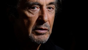 Nikdy by ste neuhádli, s kým sa dal dokopy 82-ročný Al Pacino!
