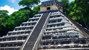 Otvorili tisícročnú hrobku pri mayských pyramídach